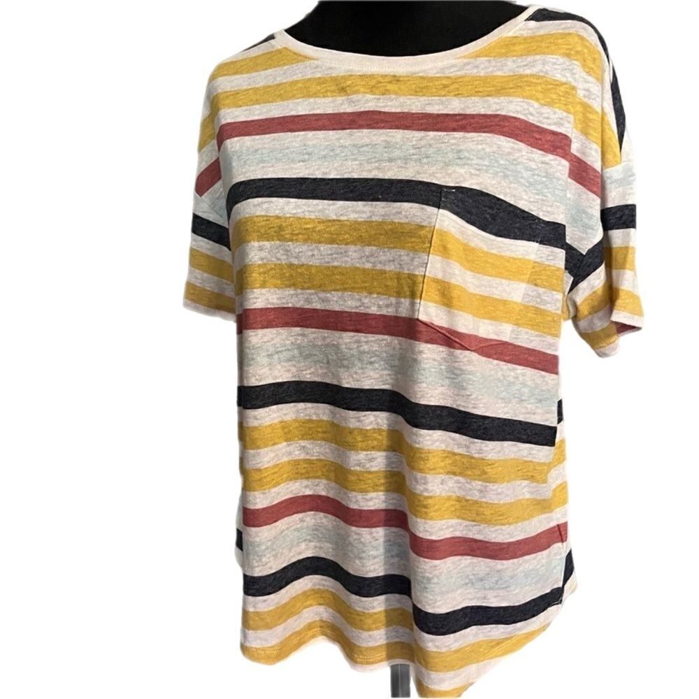 Old Navy striped short sleeve top. Size medium.